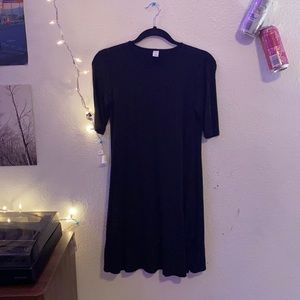 black short sleeve dress